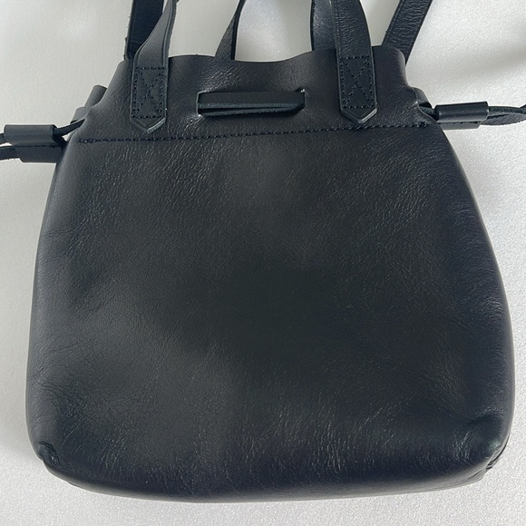Madewell Small Drawstring transport Crossbody Leather Bag - Picture 5 of 7
